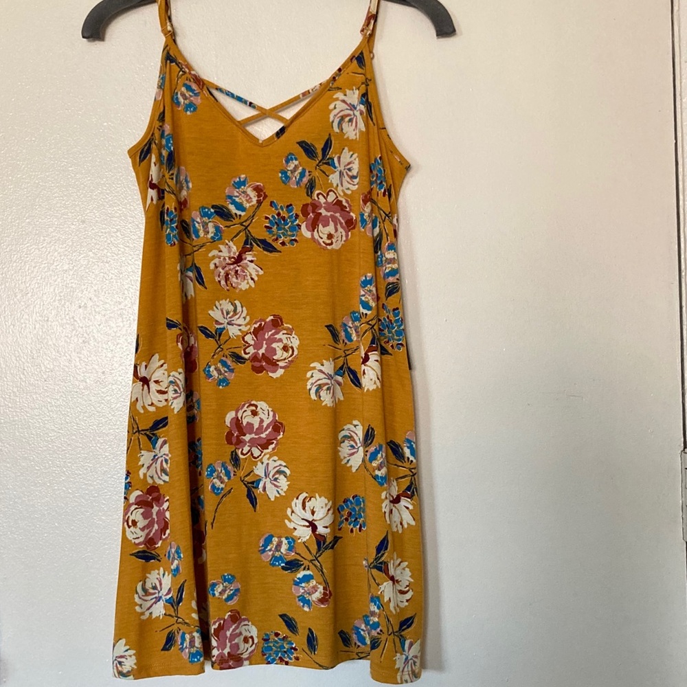 *BRAND NEW* Macy’s Mustard Yellow Floral Crisscross Slip On V-Neck Spring Dress - Picture 2 of 3